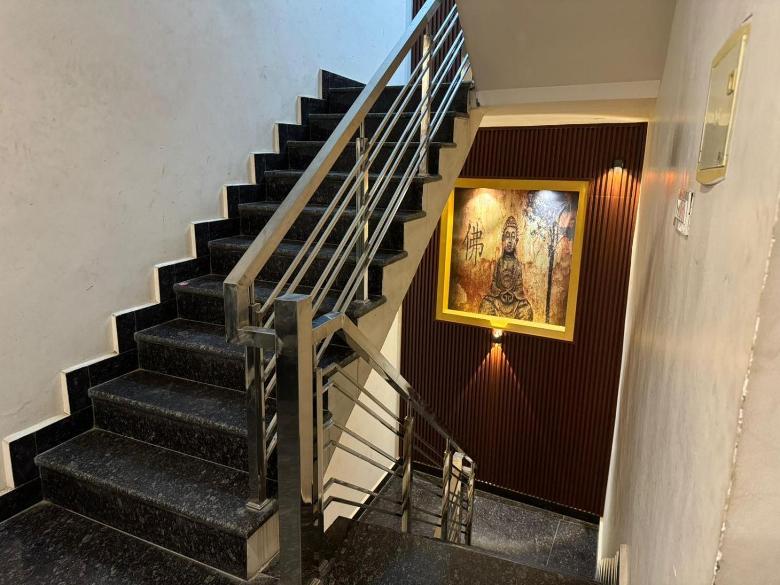 Hotel Pearl Inn Rudrapur Екстер'єр фото