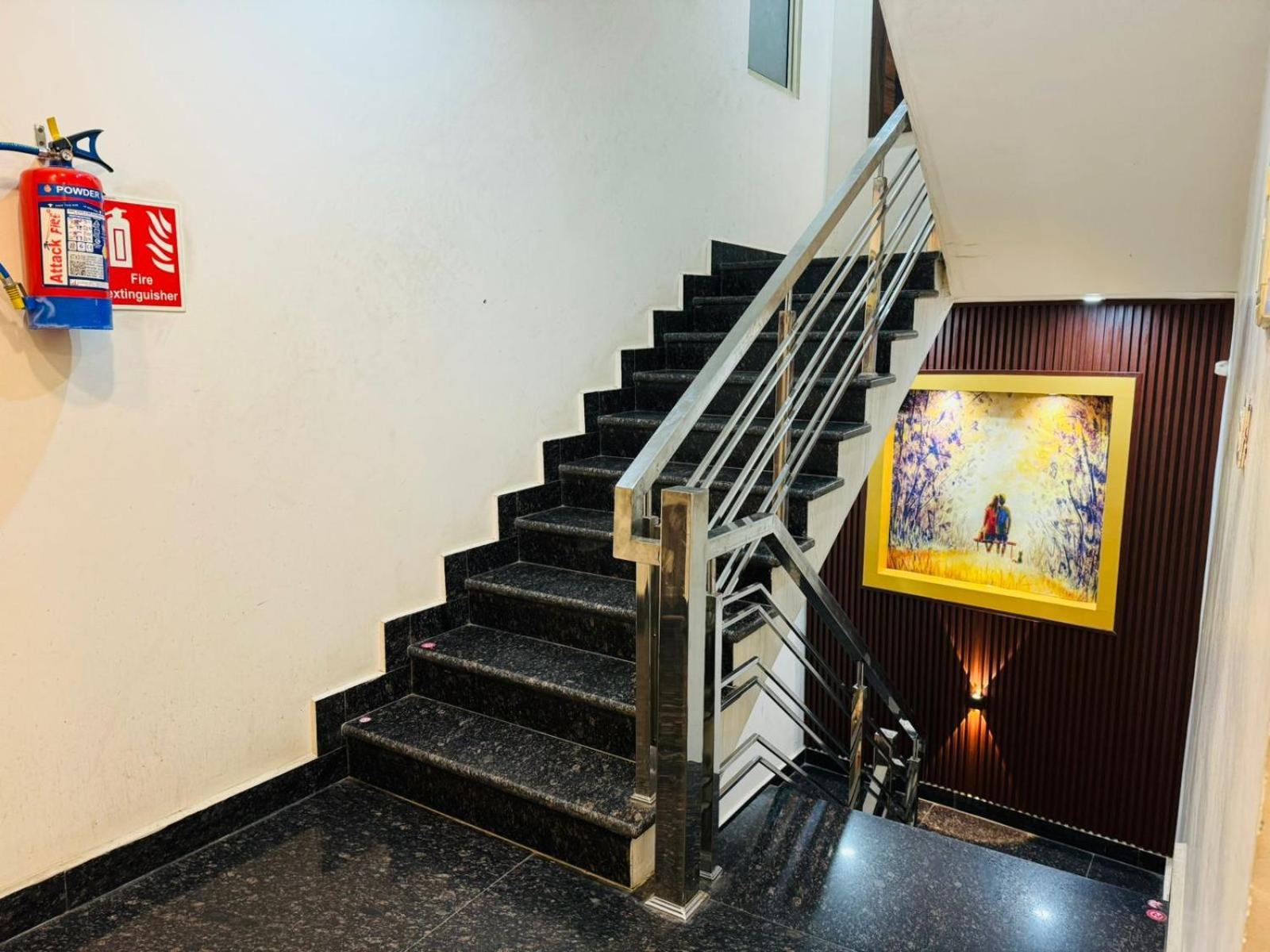 Hotel Pearl Inn Rudrapur Екстер'єр фото