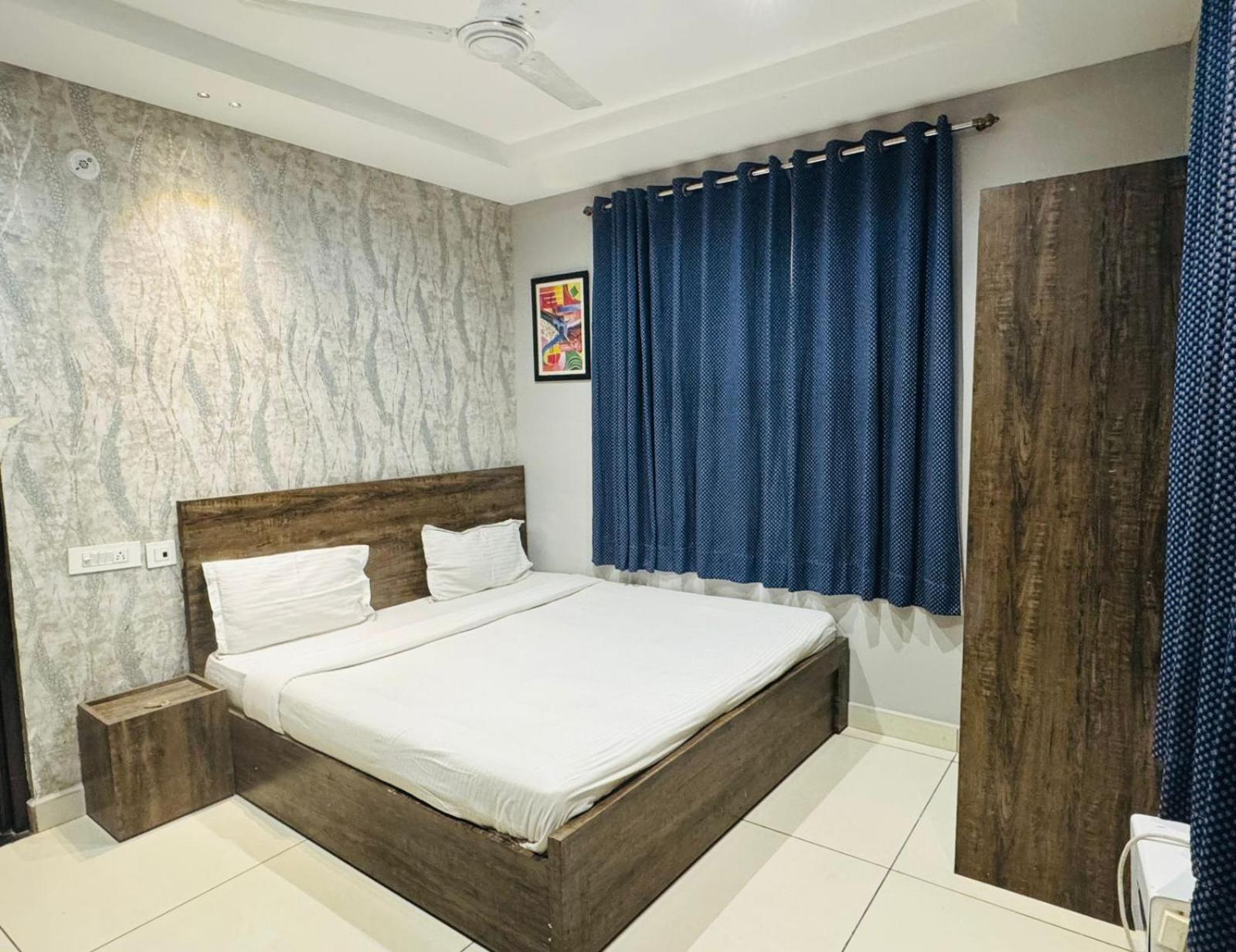Hotel Pearl Inn Rudrapur Екстер'єр фото