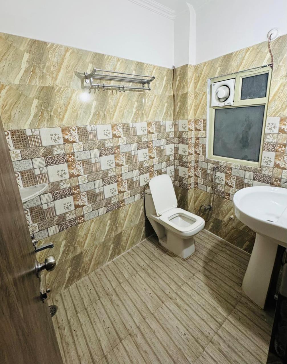 Hotel Pearl Inn Rudrapur Екстер'єр фото