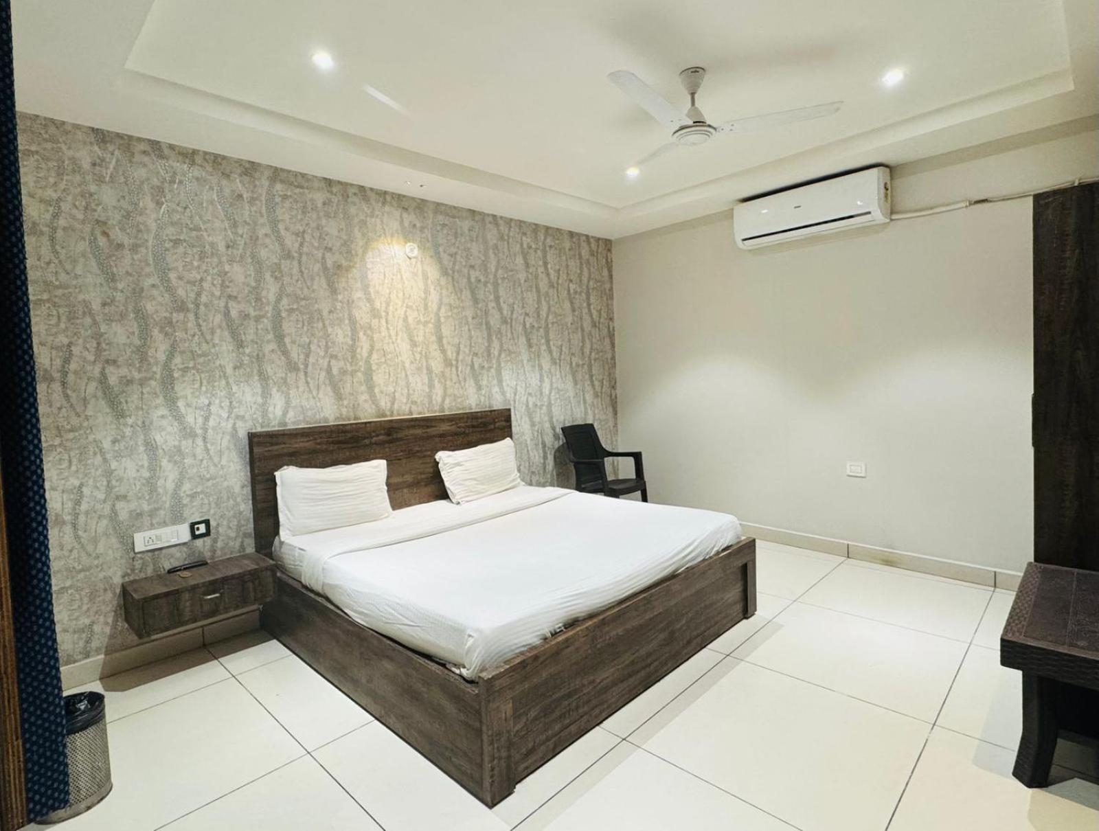 Hotel Pearl Inn Rudrapur Екстер'єр фото