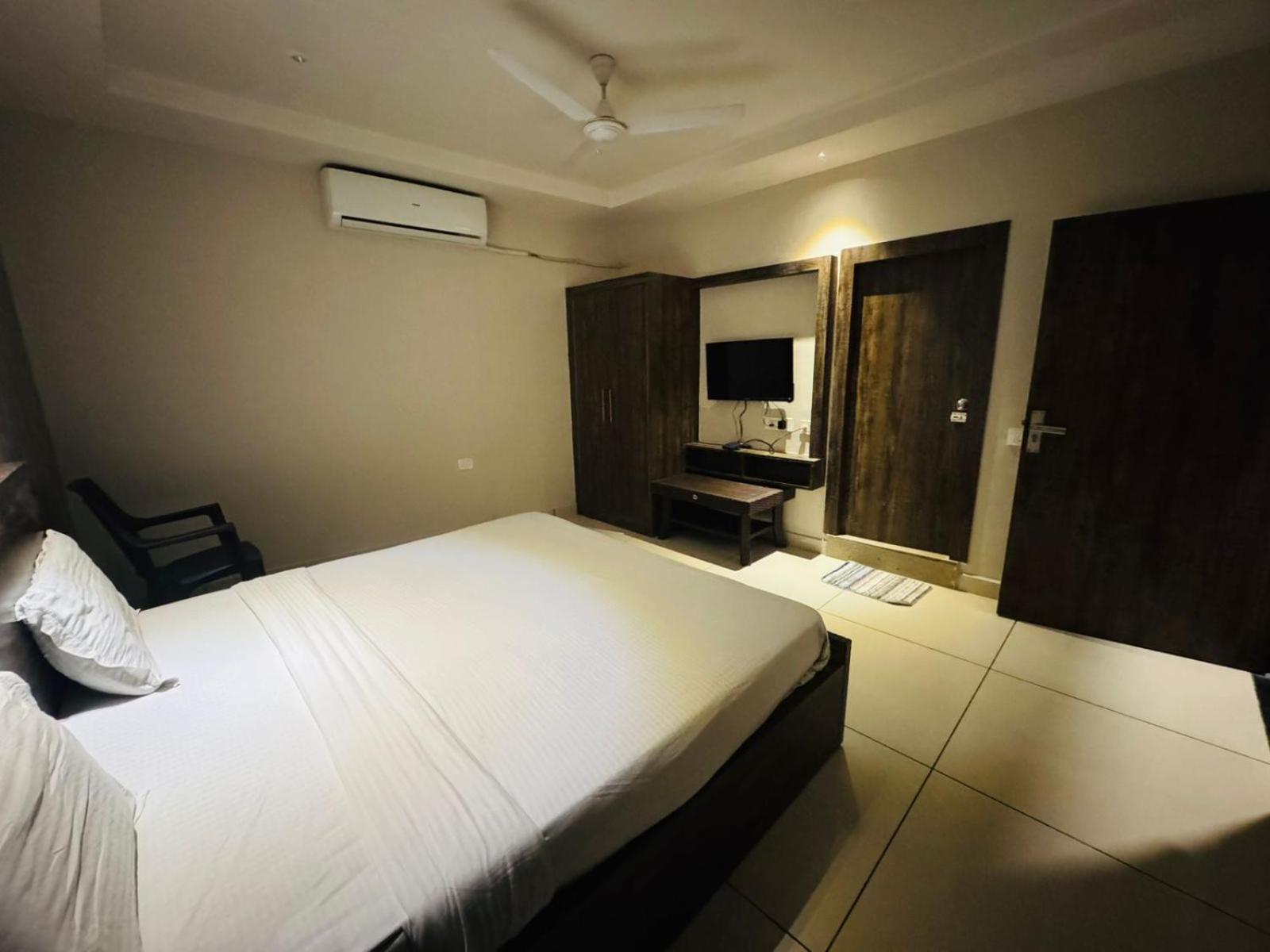 Hotel Pearl Inn Rudrapur Екстер'єр фото