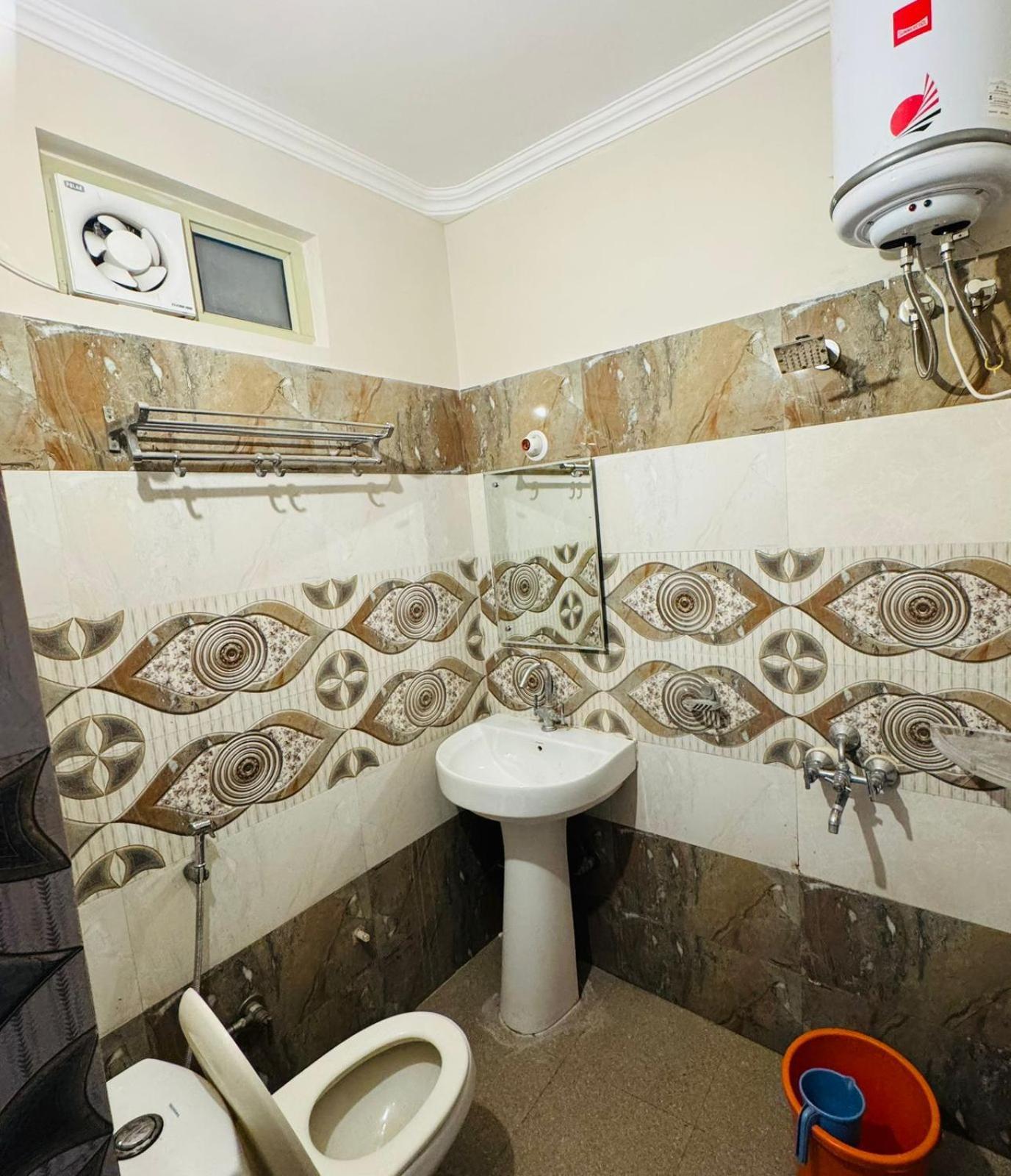 Hotel Pearl Inn Rudrapur Екстер'єр фото