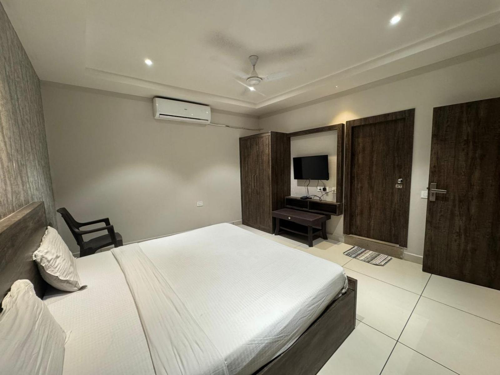 Hotel Pearl Inn Rudrapur Екстер'єр фото