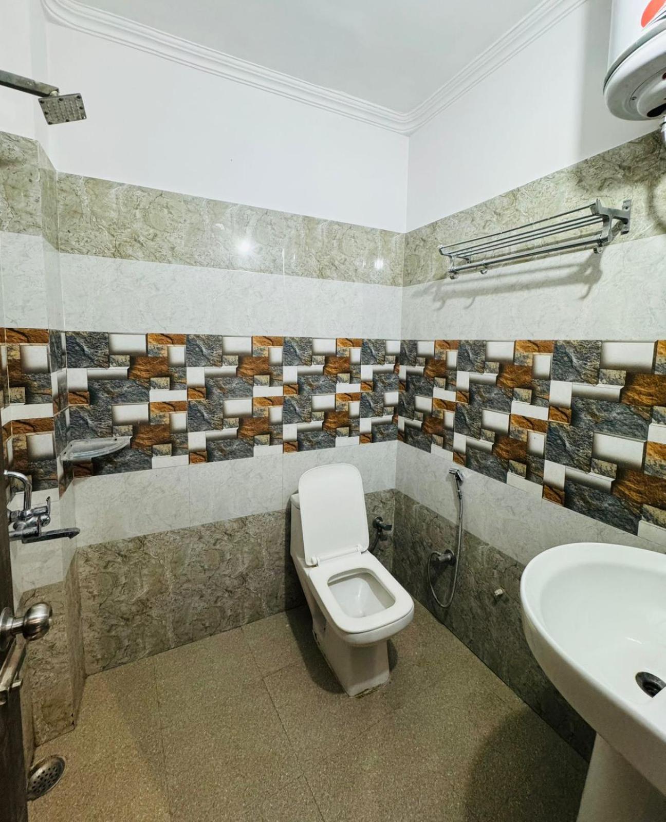 Hotel Pearl Inn Rudrapur Екстер'єр фото