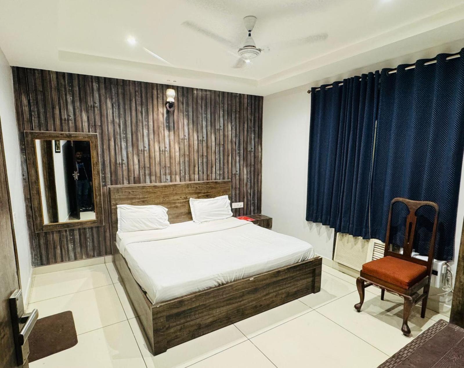 Hotel Pearl Inn Rudrapur Екстер'єр фото