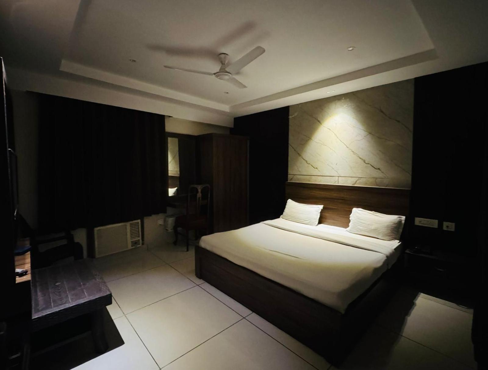 Hotel Pearl Inn Rudrapur Екстер'єр фото
