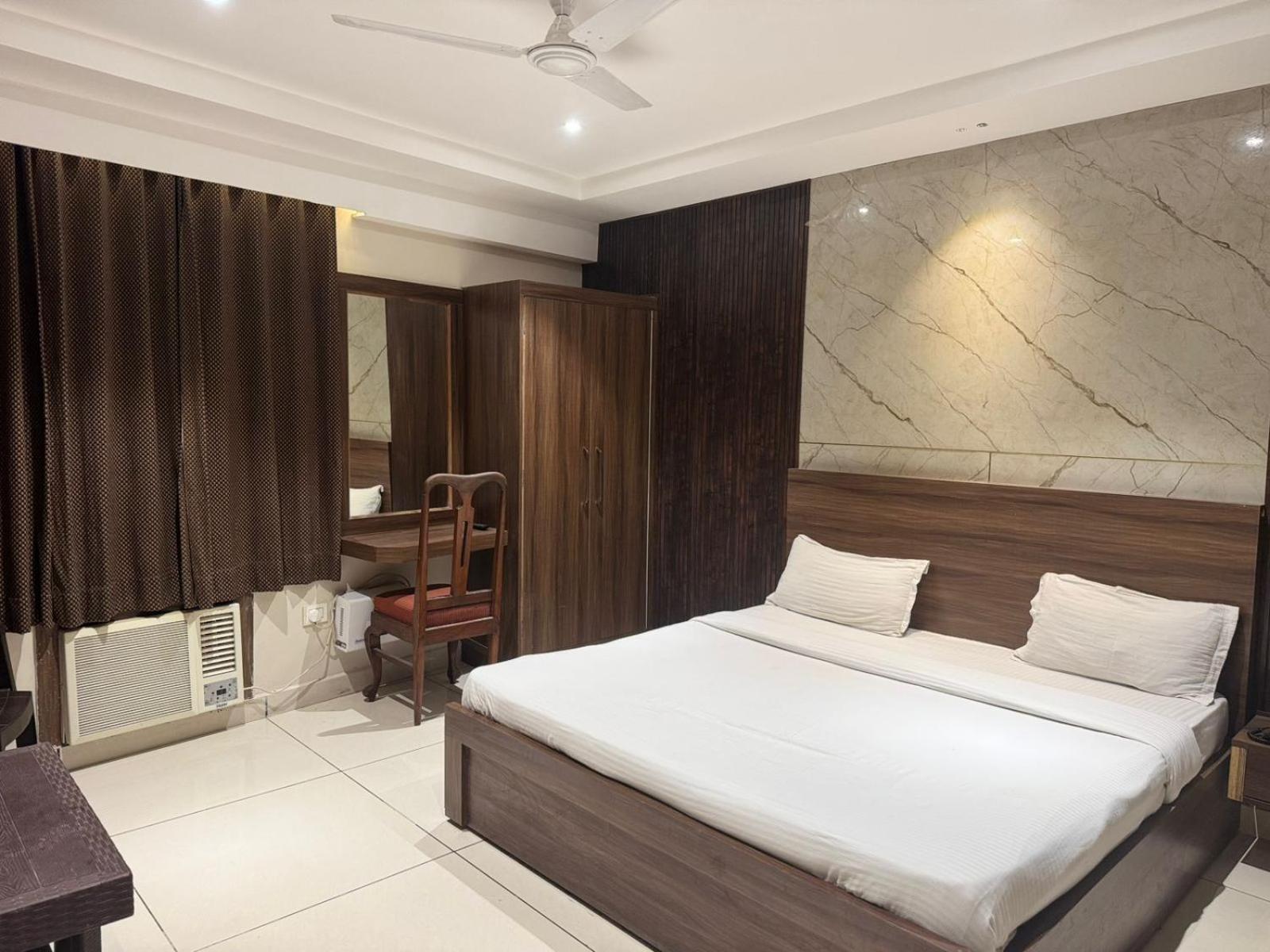 Hotel Pearl Inn Rudrapur Екстер'єр фото