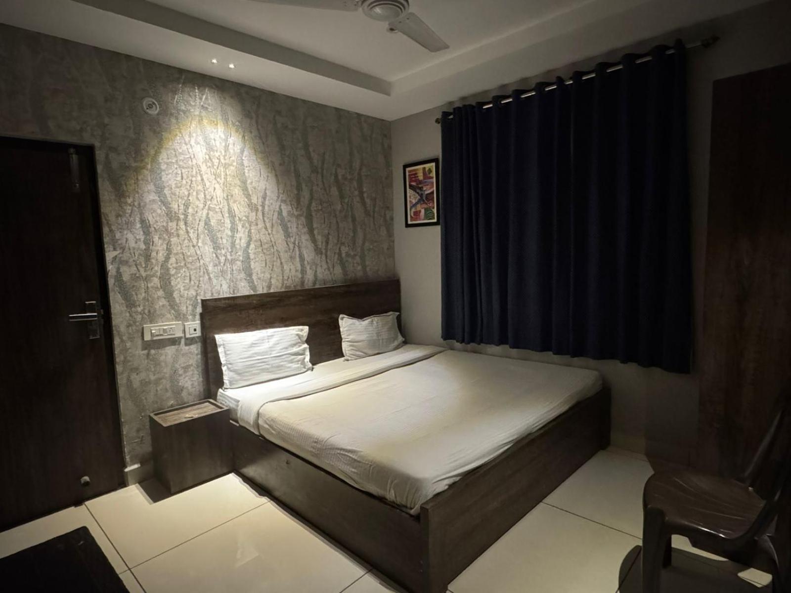 Hotel Pearl Inn Rudrapur Екстер'єр фото
