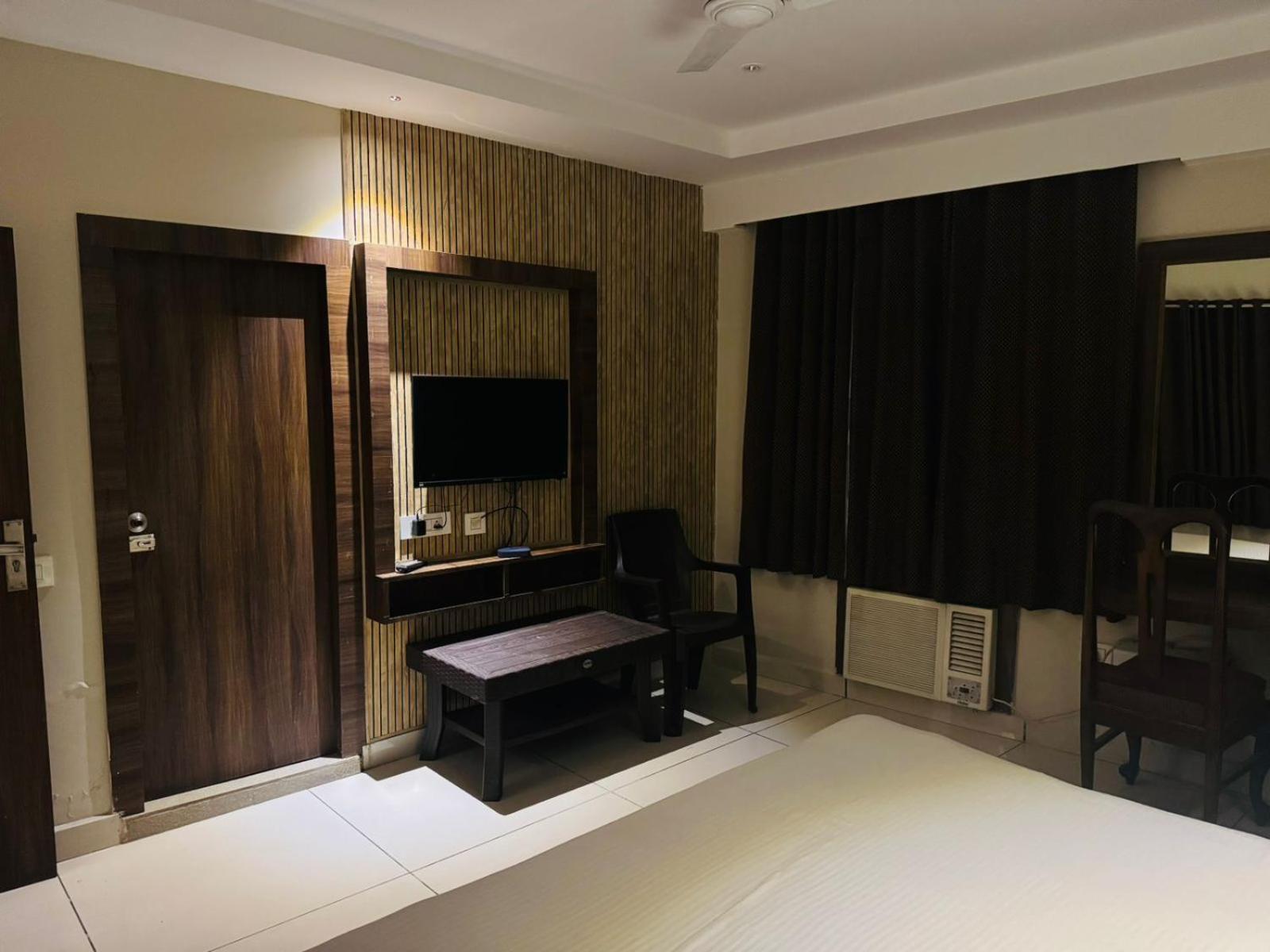 Hotel Pearl Inn Rudrapur Екстер'єр фото